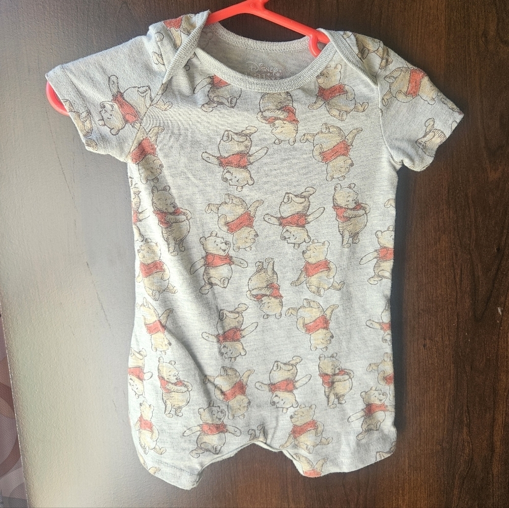Disney Baby Gray Winnie The Pooh Romper Onesie Size 0 to 3 Months